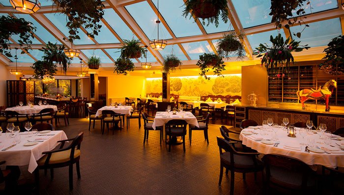 رستوران Bombay Brasserie در هتل Taj لندن