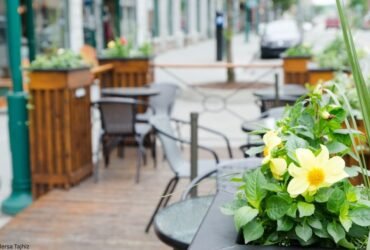طراحی بالکن و فضای باز رستوران و فست فود