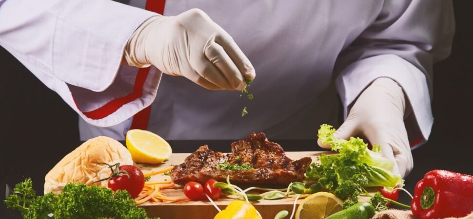 استفاده از دستکش در رستوران و فست فود