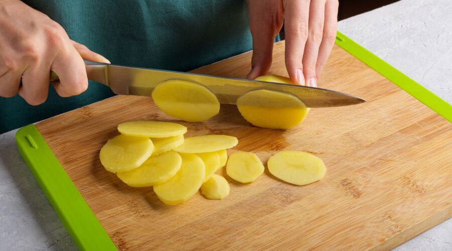 بررسی مزایا و راهنمای کامل استفاده از تخته کار رنگی در آشپزخانه صنعتی