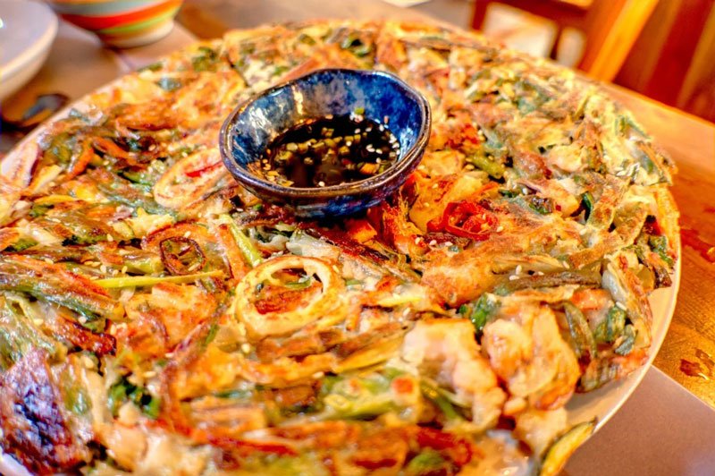 پنکیک کیمچی (Kimchi pancakes) کره جنوبی