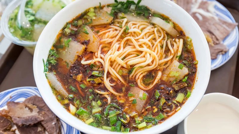 سوپ نودل لانژو از چین (Lanzhou Beef Noodle Soup)