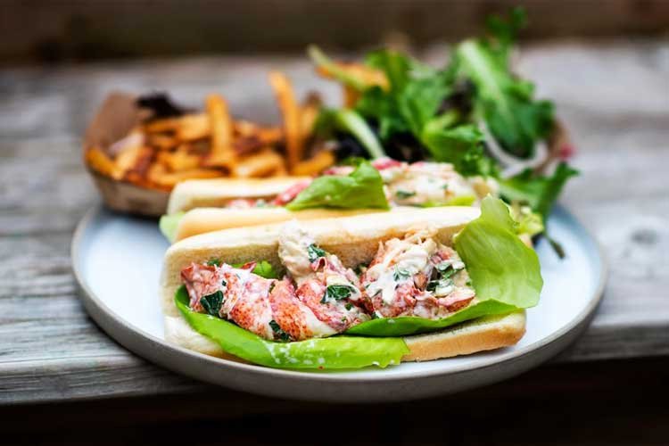 رول لابسـتر (Lobster Roll)